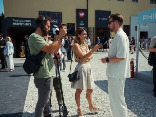 From the total black mood of Day 0, the night before Pitti Uomo officially began, to total white on my Day 1. That’s the magic of Pitti Uomo 110. From walking through the Fortezza to having the official match ball at my feet, from my first attempt at juggling in probably the least football-friendly shoes imaginable to interviews, meetings, content creation, unexpected encounters and endless conversations. From being interviewed by Mediaset (stay tuned, you’ll see it next week 📺) to moving between incredible stands, unique brands, summer vibes, style inspirations and all the people who make this fair so special. From a few moments of relaxation under the Tuscan sun to a packed schedule of meetings, networking opportunities and exciting projects. From fashion to sport, from business to fun, from spontaneous moments to unforgettable encounters. This carousel perfectly sums up what Pitti is all about: business and pleasure, work and fun, style and spontaneity, all blended together in a way that only Florence can deliver. Different moments, different stories and completely different worlds, all connected by the same energy, positivity and sense of freedom that this incredible fair has been giving people for 110 editions. And that’s exactly why Pitti remains one of the most unique and inspiring experiences in the menswear world. 🤍

#PittiUomo110 #PittiUomo #Florence #Menswear #TBstyle