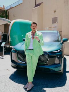 #TBT to last week in Florence. Some matches just happen naturally… a fresh lime look and an electric ride that couldn’t have matched better. 👌🍋‍🟩 With Italy melting under this incredible heat these days, maybe it’s time to recharge our batteries 🔋, hit the road and chase some cooler places. Just like this beauty. Until the next adventure. @lepas.italy •

#LEPAS #DriveYourElegance #ad #TBstyle