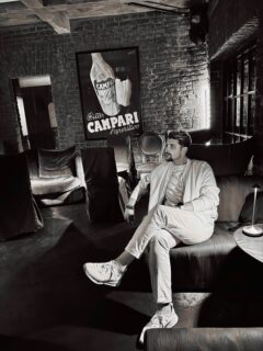 Bittersweet atmosphere. Some nights don’t need colors to leave a mark, just the right mood. 🥃 #FridayNight #flashbackfriday #fbf #bittersweet #TBstyle