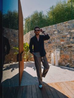 Midweek mood. Keep it sharp, keep it moving. 🖤
Half-step, full confidence. The mirror just reflects the vibe.
#HumpDay #menswear #lateoctober #strikeapose #TBstyle
