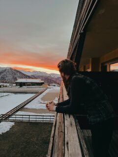 That quiet mountain moment, where everything feels lighter and clearer. Just me, the heights and longer hair, taking a pause from everything else. 🏔️✨ #mountainvibes #sestriere #flashbackfriday #FBF #TBstyle