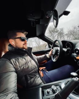Some days, nothing beats a really good drive 🤜🏻 #drive #downjacket #february #travelling #mondaymood #TBstyle