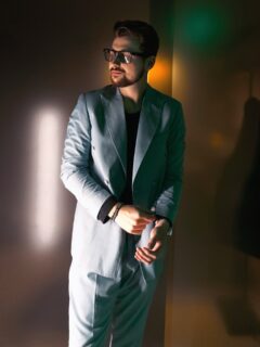 A moment before, a moment after…
Not every shot needs to be perfectly staged ✨ Sometimes the best ones happen in between… when you’re fixing your sleeve, looking away or lost in thought. The kind of shots people usually skip, but they’re often the most real. Natural, unposed, effortless and that’s exactly what makes them special. Swipe through to see the moments I’m talking about! #EffortlessVibes #dump #october #menswear #TBstyle