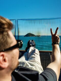 #POV Last hours of high pressure.
Monday mood. 🙌
Peace & love, short sleeves, sea state of mind.
Almost winter, but it still feels like summer.
Less than 10 days to #Christmas, winter can wait.
It would be ideal to close the year like this.✌️🌊☀️
#MondayMotivation #december #gallinaraisland #peaceful #TBstyle